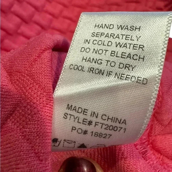 Fate Sweater Women’s Puff Sleeves Pink Thick Hem with V Design Size Small - Picture 6 of 7